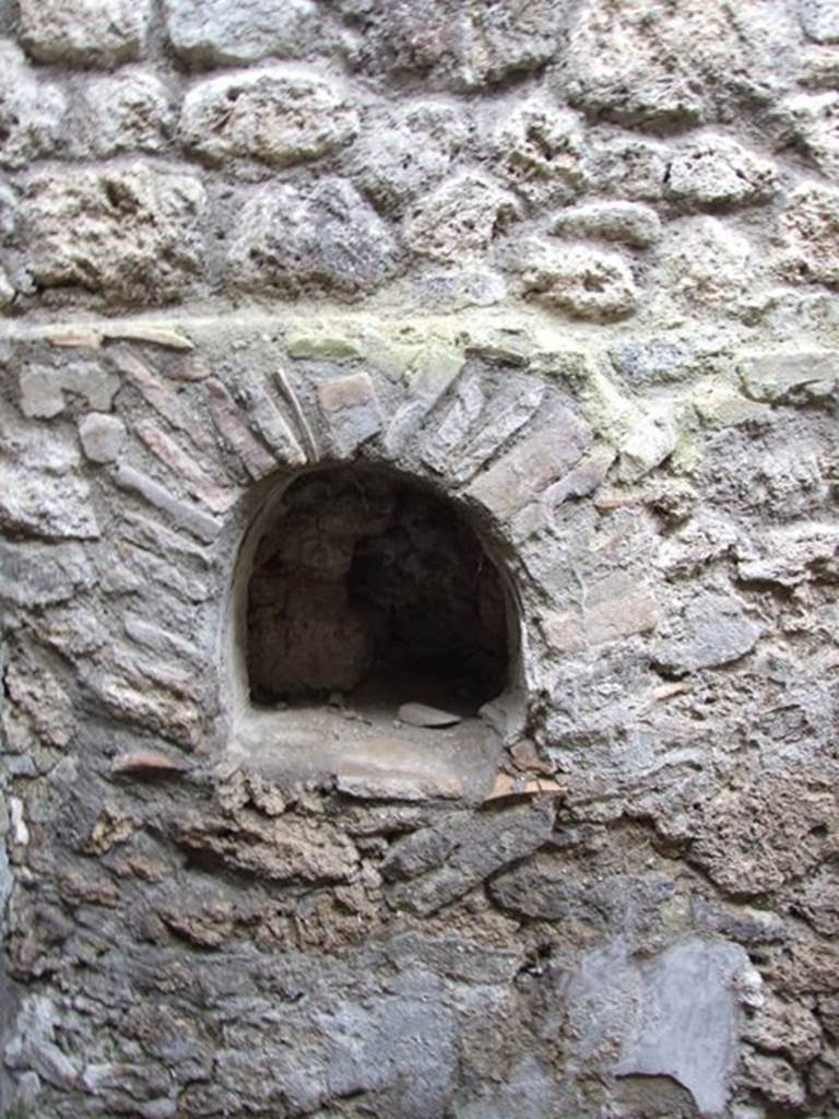 IX.3.13 Pompeii.  March 2009.  Niche on north wall.