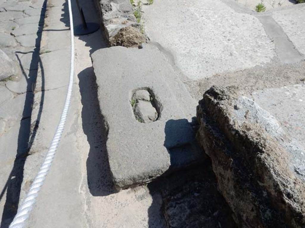 IX.3.22 Pompeii. May 2017. Threshold onto Vicolo di Tesmo. Photo courtesy of Buzz Ferebee.