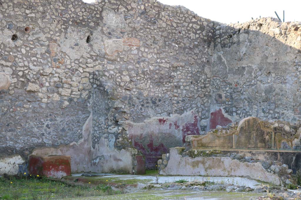 IX.3.22 Pompeii. December 2018. 
Looking towards room in north-west corner, with red painted wall decoration. Photo courtesy of Aude Durand.