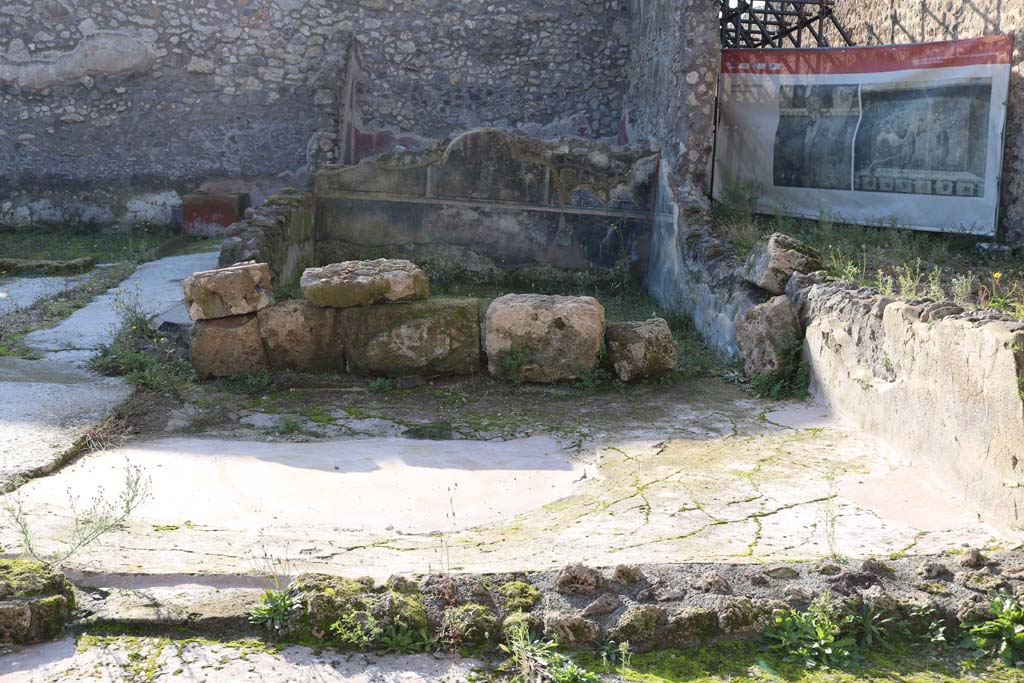 IX.3.22 Pompeii. December 2018. Looking towards room on west side. Photo courtesy of Aude Durand.