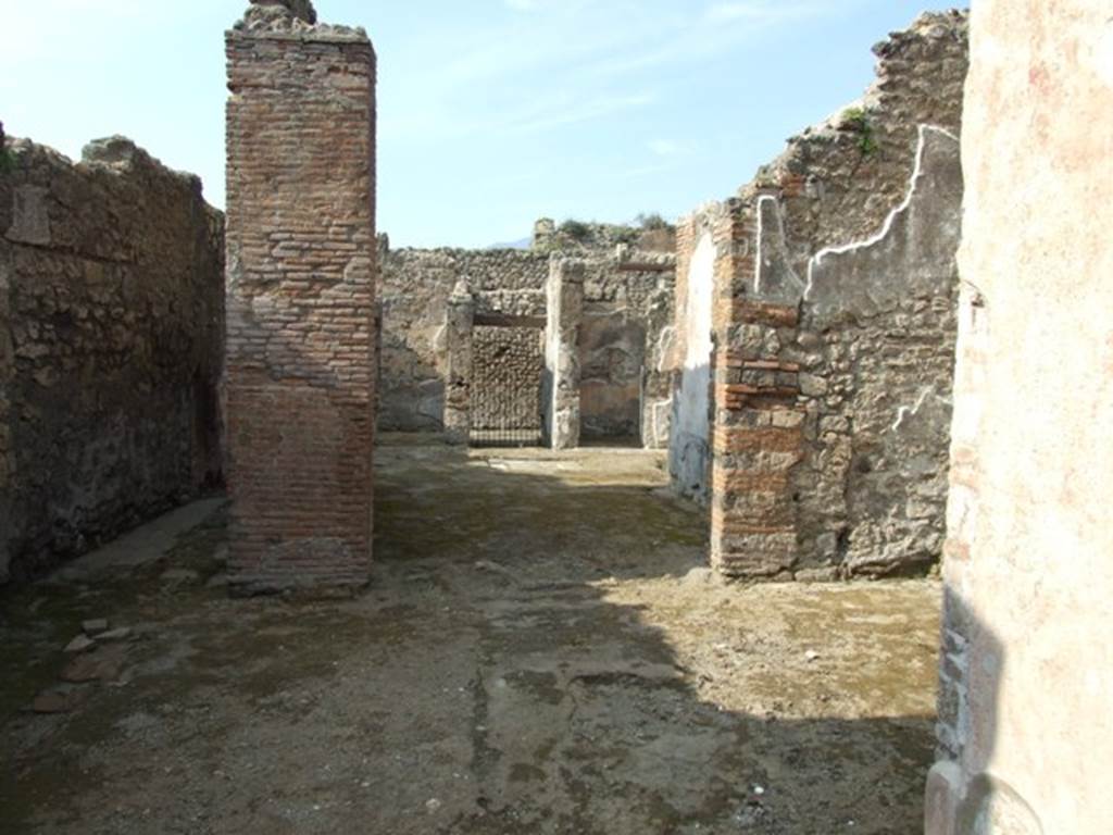 IX.3.24 Pompeii.  March 2009.  Looking north from room 27 (of IX.3.5), across secondary tablinum and atrium to rear entrance at IX.3.24.