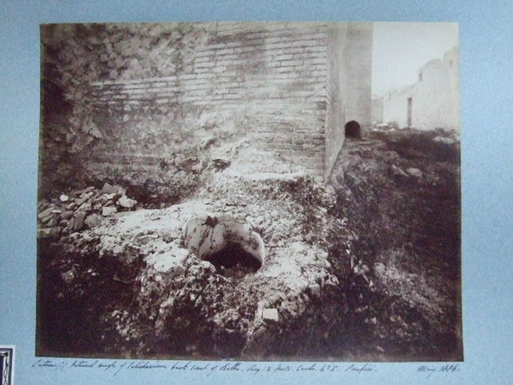 IX.4.15 Pompeii. May 1886. Cistern (?) at external angle of caldarium, back court of Baths.”. 
Courtesy of Society of Antiquaries. Fox Collection.
This photograph is looking north along the east wall of calidarium “s” along baths area “t”.
The small arch in the base of the projecting tepidarium “q” wall can be seen.
The open area “u” and the doorway at IX.4.16 can be seen in the wall on the right.