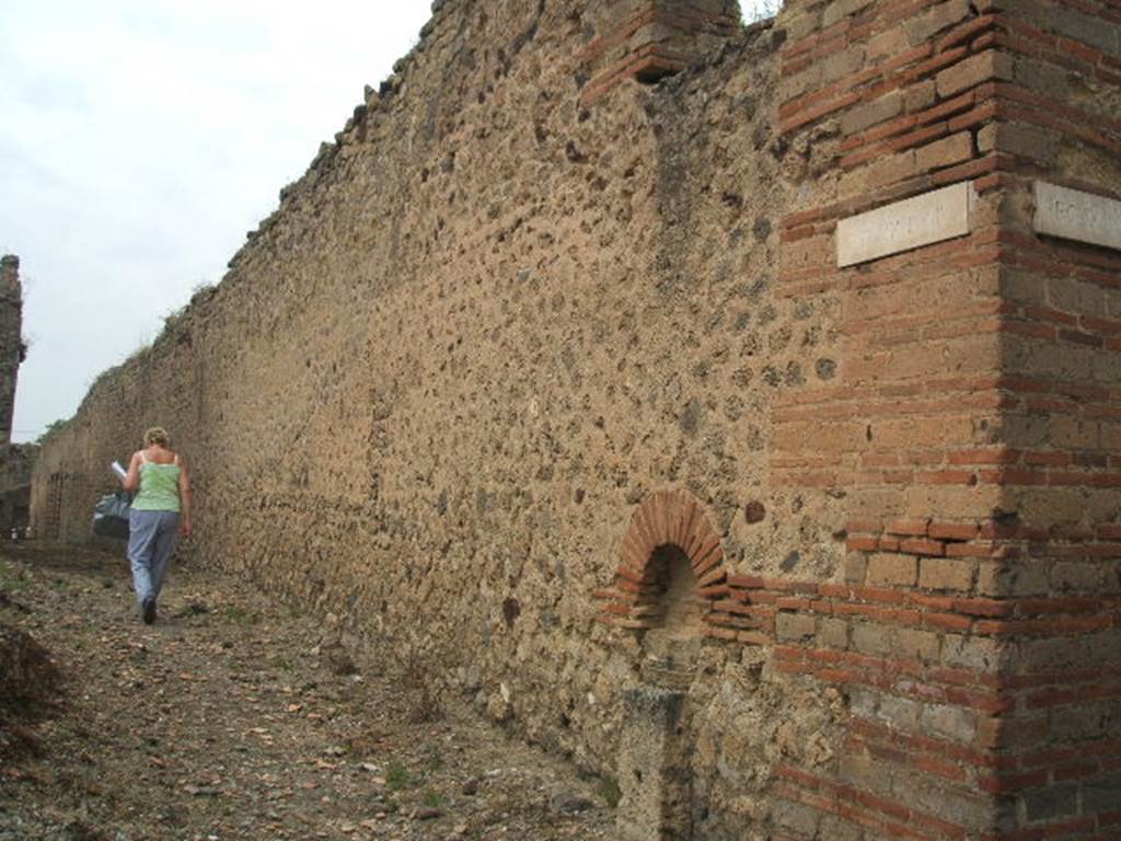 Unnamed vicolo between IX.3 and IX.4. May 2005.  North side. Looking west from junction with Vicolo di Tesmo along the exterior south wall of area “t” of the baths complex.