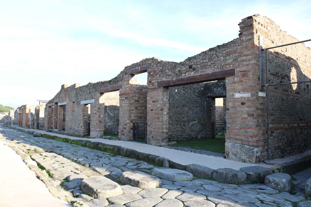 Via di Nola, Pompeii, south side. December 2018. 
Looking east along Insula 5, of Reg. IX, with IX.5.1, on right, next to entrance to Vicolo di Tesmo. Photo courtesy of Aude Durand.