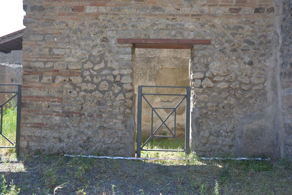 IX.5.1 Pompeii. May 2017. Doorway in south wall at west end. 
Foto Christian Beck, ERC Grant 681269 DÉCOR.