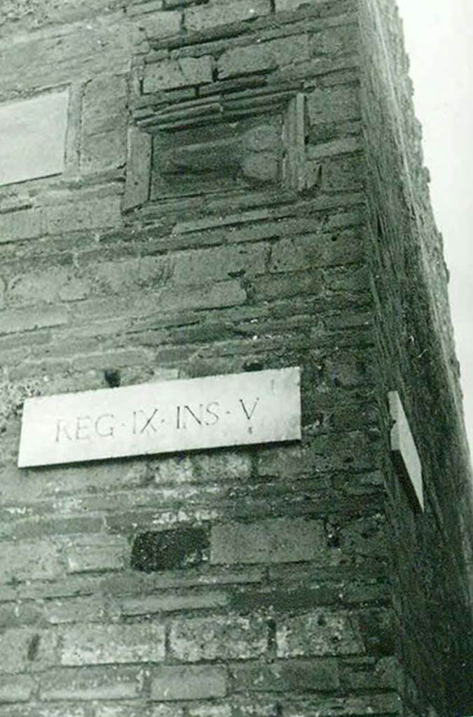 IX.5.1 Pompeii. 1945. Terracotta wall plaque of phallus, on wall on west side of entrance, outside IX.5.1. Photo courtesy of Rick Bauer.