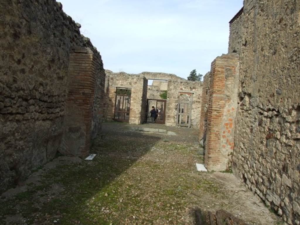 IX.5.2 Pompeii. December 2007. 
Room 10, looking north across double length tablinum and view across atrium to front entrance.
The dog-kennel (see below) would have been seen on the left.