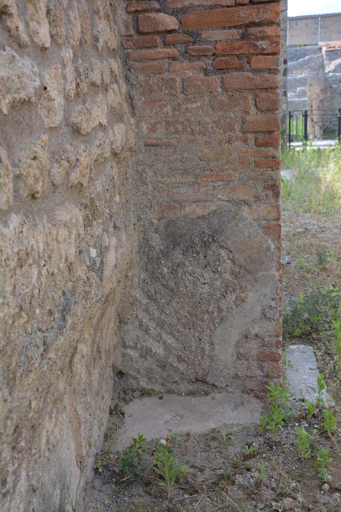 IX.5.2 Pompeii. May 2017. 
Room ‘L’, looking north towards pilaster on west side, separating from room ‘k’.
Foto Christian Beck, ERC Grant 681269 DÉCOR.