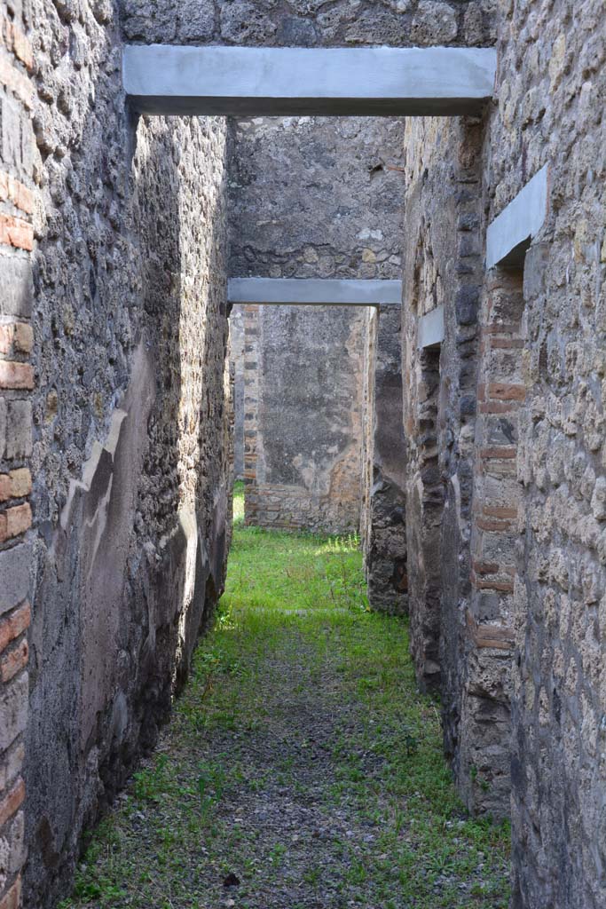IX.5.2 Pompeii. March 2017. 
Corridor ‘m’, looking south with doorways to rooms ‘n’ and ‘o’, on right.
Foto Christian Beck, ERC Grant 681269 DÉCOR.