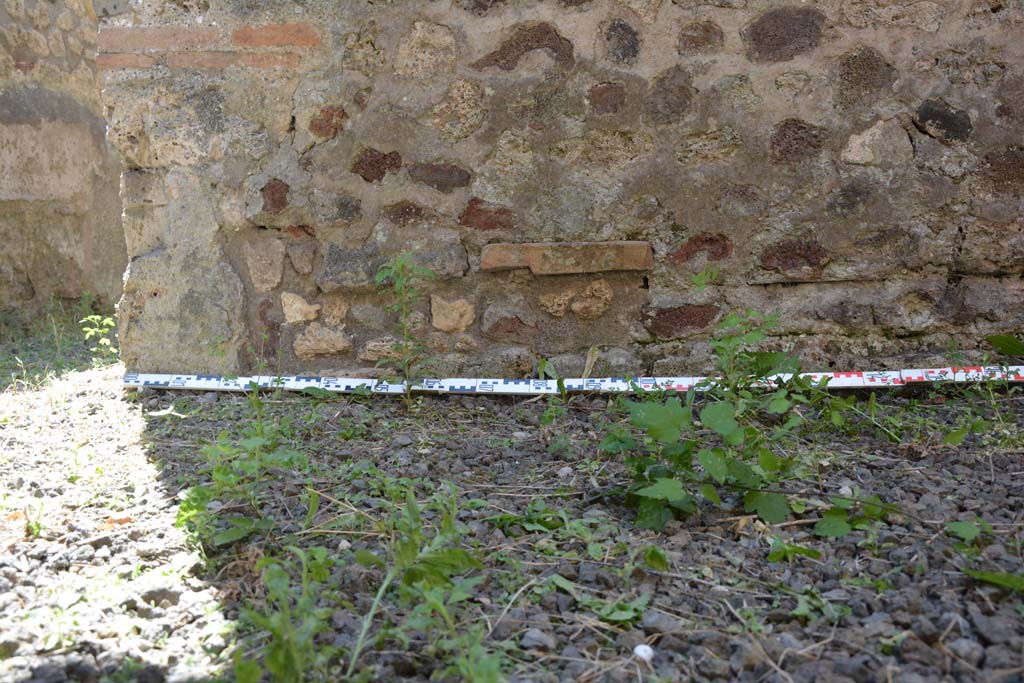 IX.5.2 Pompeii. May 2017. Room ‘n’, detail of lower south wall at east end.
Foto Christian Beck, ERC Grant 681269 DÉCOR.