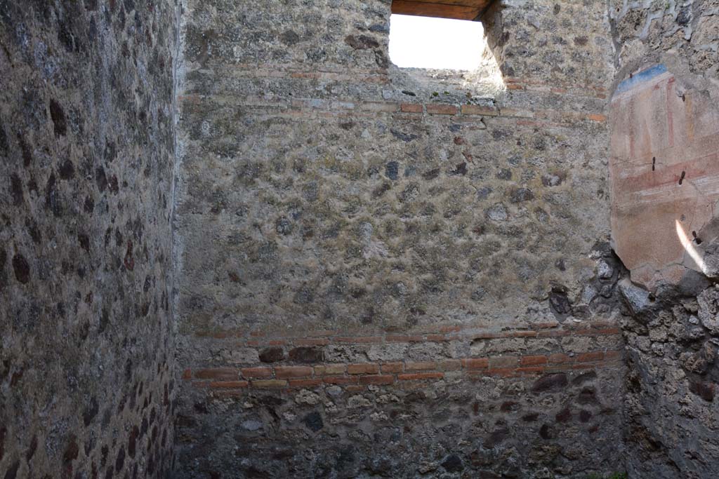 IX.5.2 Pompeii. March 2017. Room ‘n’, looking towards west wall with window overlooking Vicolo di Tesmo. 
Foto Christian Beck, ERC Grant 681269 DÉCOR.