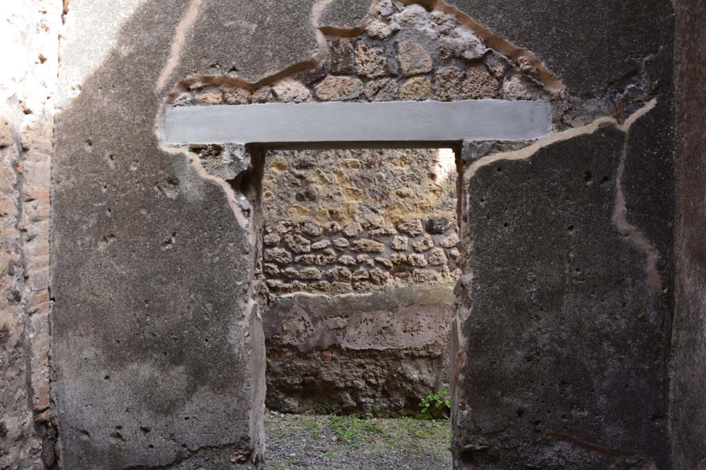 IX.5.2 Pompeii. March 2017. Room ‘o’, looking east towards doorway into corridor ‘m’.
Foto Christian Beck, ERC Grant 681269 DÉCOR.
