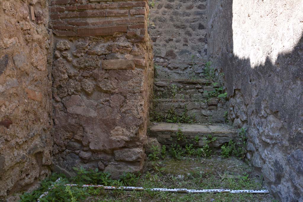 IX.5.2 Pompeii. May 2017. Room ‘z’, looking west towards steps to upper floor.
Foto Christian Beck, ERC Grant 681269 DÉCOR.