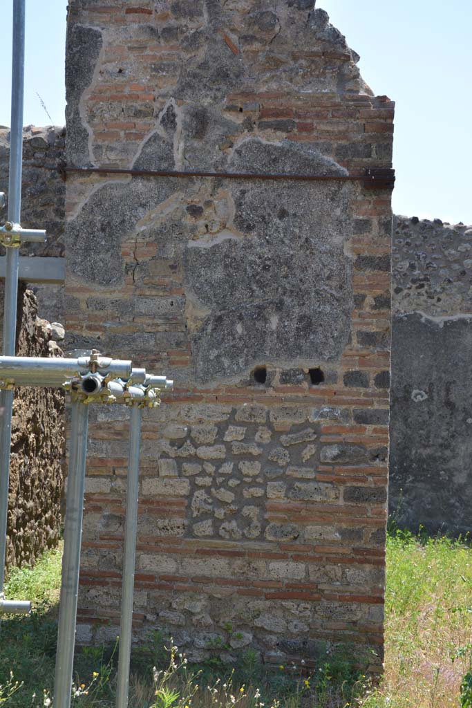 IX.5.2 Pompeii. May 2017. Peristyle ‘p’, detail of pilaster on east side of room ‘v’.
Foto Christian Beck, ERC Grant 681269 DÉCOR.