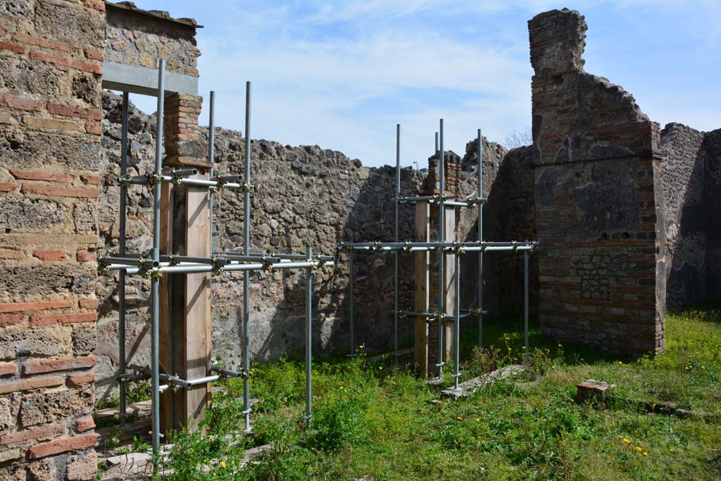 IX.5.2 Pompeii. March 2017. Peristyle ‘p’, looking towards south-east corner.
Foto Christian Beck, ERC Grant 681269 DÉCOR.