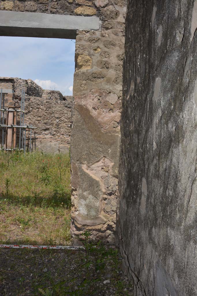 IX.5.2 Pompeii. May 2017. Room ‘r’, looking east towards south-east corner. 
Foto Christian Beck, ERC Grant 681269 DÉCOR.