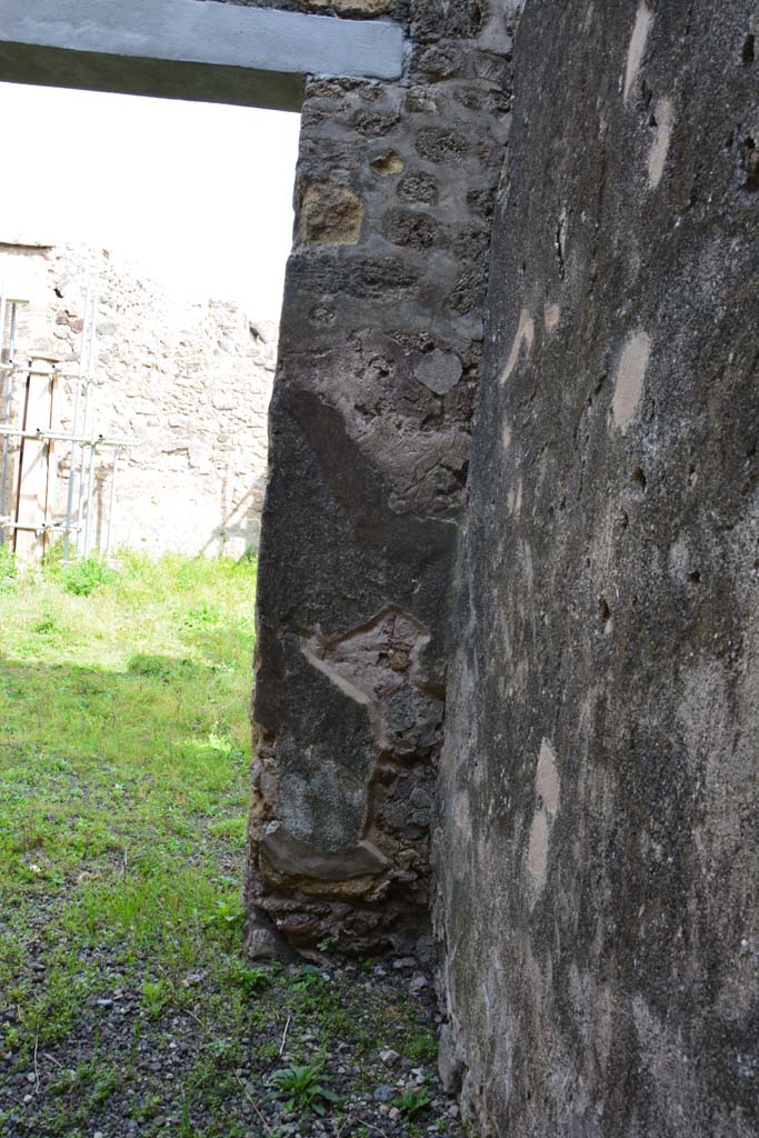 IX.5.2 Pompeii. March 2017. Room ‘r’, looking towards east wall in south-east corner.
Foto Christian Beck, ERC Grant 681269 DÉCOR.