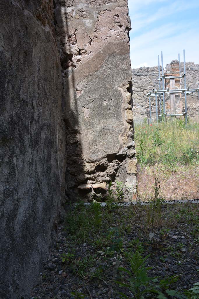 IX.5.2 Pompeii. May 2017. Room ‘r’, east wall in north-east corner.
Foto Christian Beck, ERC Grant 681269 DÉCOR.