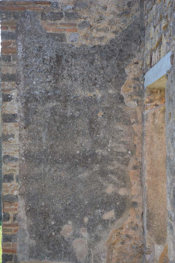 IX.5.2 Pompeii. May 2017. Peristyle ‘p’, looking south to wall on east side of doorway to room ‘w’.
Foto Christian Beck, ERC Grant 681269 DÉCOR.