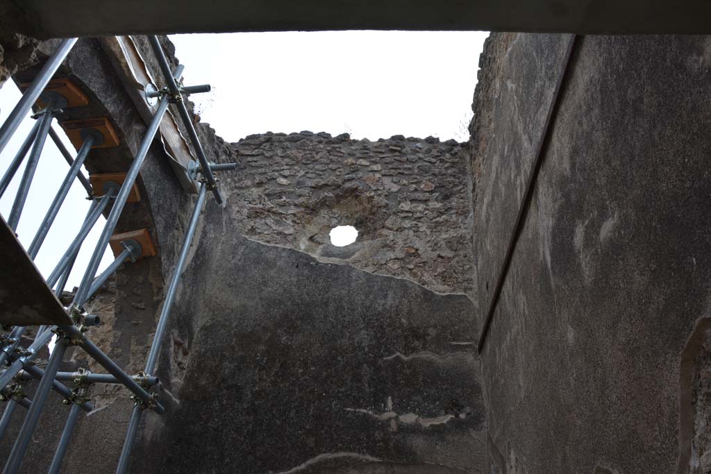 IX.5.2 Pompeii. May 2017. Room ‘w’, upper west wall. 
Foto Christian Beck, ERC Grant 681269 DÉCOR.