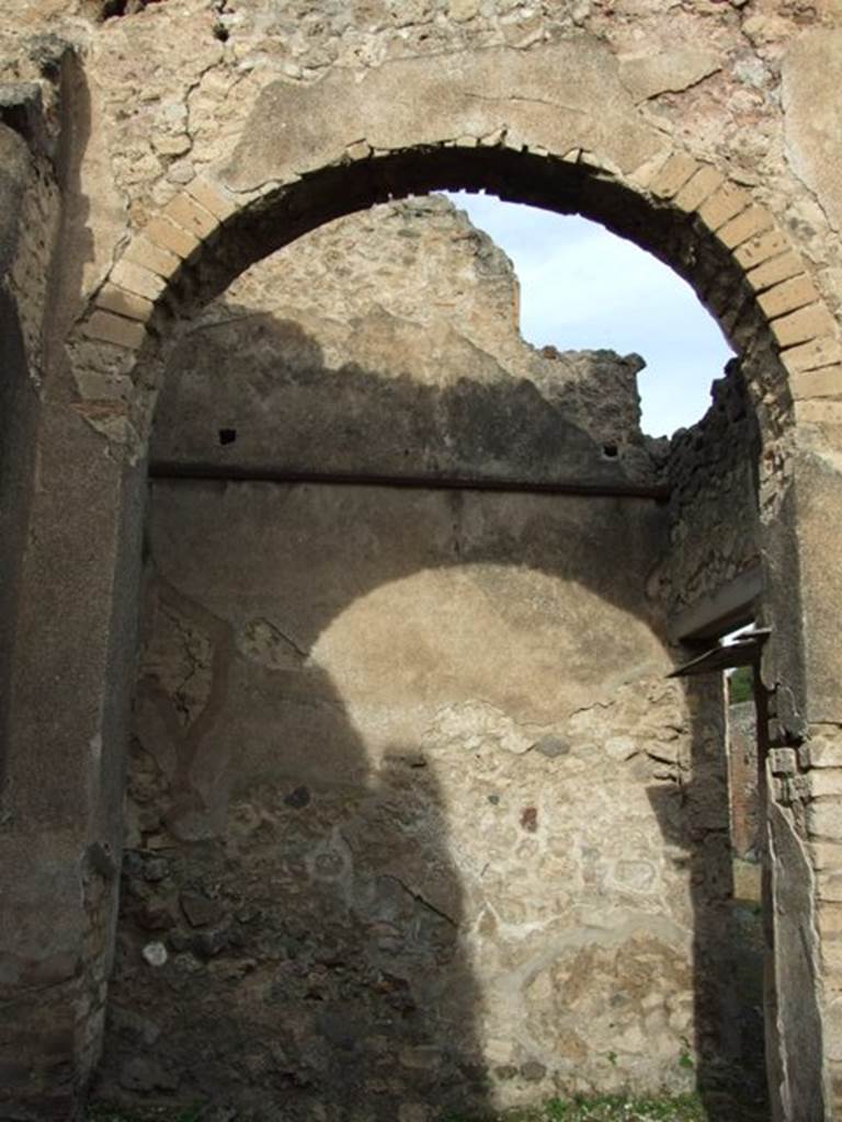IX.5.2 Pompeii. December 2007.  Room 16, high arched entrance to kitchen. Looking north.