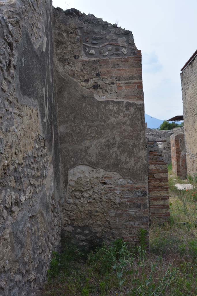 IX.5.2 Pompeii. May 2017. Room ‘v’, looking north towards north-west corner.
Foto Christian Beck, ERC Grant 681269 DÉCOR.