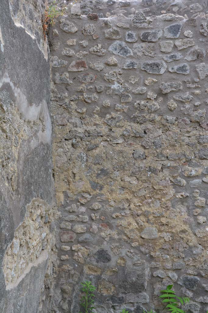 IX.5.2 Pompeii. May 2017. Room ‘v’, west wall in south-west corner.
Foto Christian Beck, ERC Grant 681269 DÉCOR.