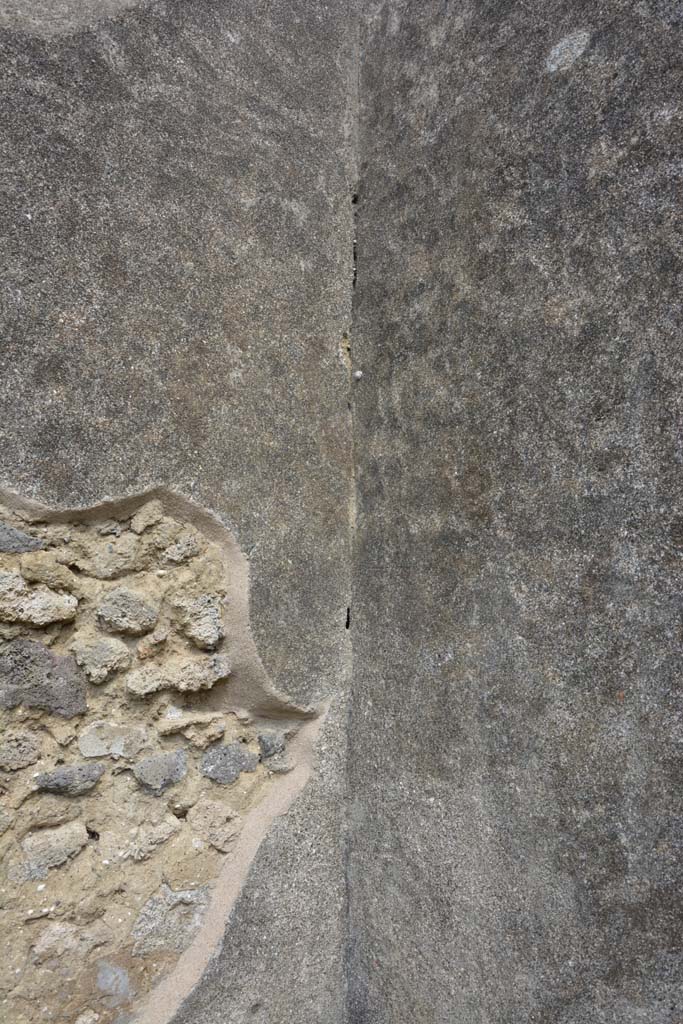 IX.5.2 Pompeii. May 2017. Room ‘v’, south-east corner.
Foto Christian Beck, ERC Grant 681269 DÉCOR.