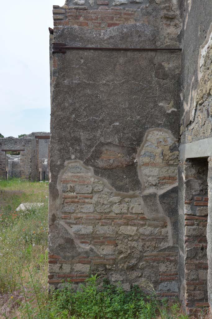 IX.5.2 Pompeii. May 2017. Room ‘v’, detail of north wall in north-east corner.
Foto Christian Beck, ERC Grant 681269 DÉCOR.