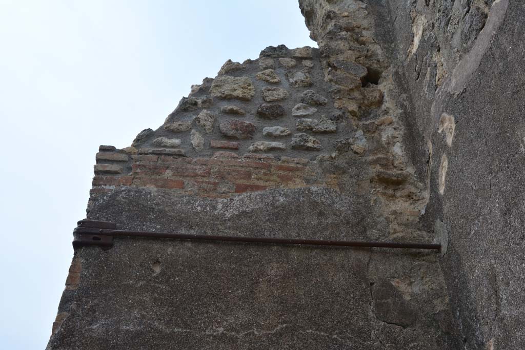 IX.5.2 Pompeii. May 2017. Room ‘v’, upper north wall in north-east corner.
Foto Christian Beck, ERC Grant 681269 DÉCOR.
