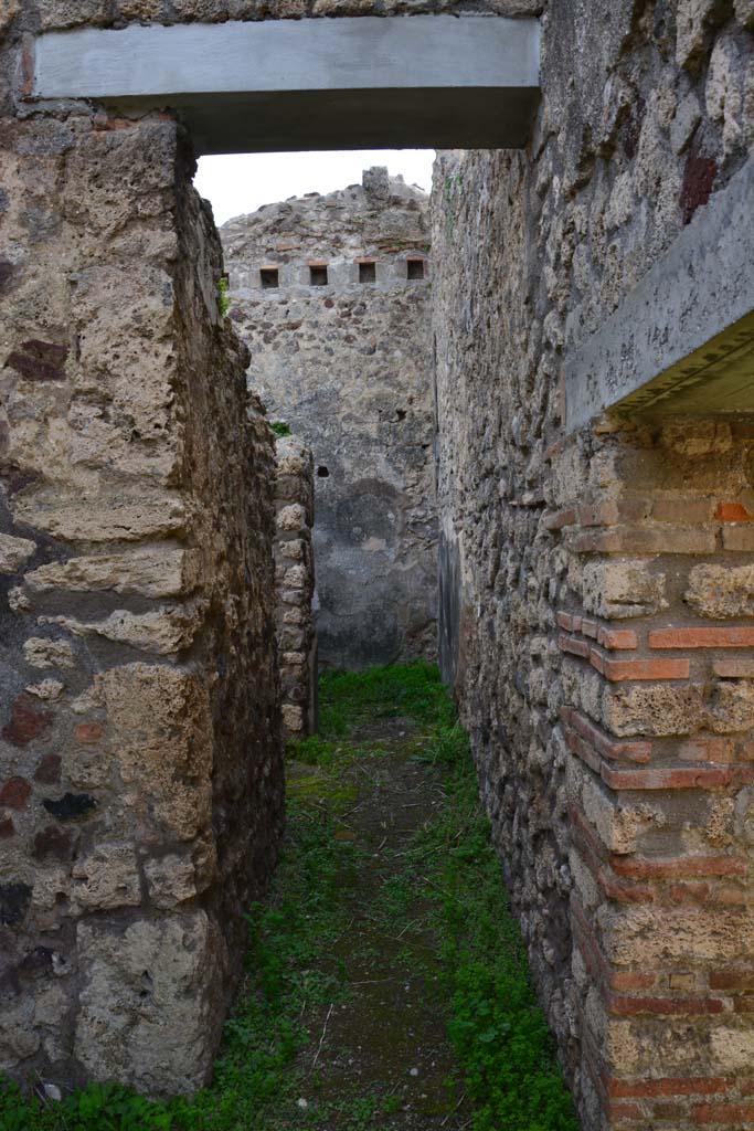 IX.5.2 Pompeii. March 2017. Corridor on east side of room ‘v’, leading to room ‘x’, on left, and room ‘y’, ahead. 
Foto Christian Beck, ERC Grant 681269 DÉCOR.