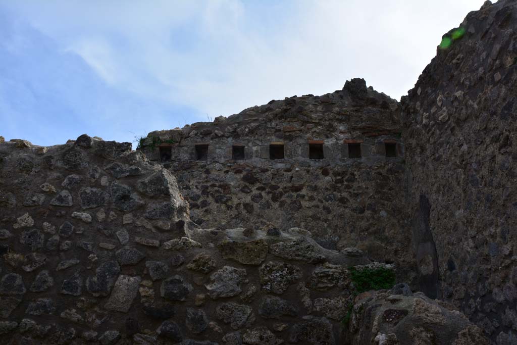 IX.5.2 Pompeii. March 2017. Room ‘x’, looking south from south-west corner, across into room ‘y’.
Foto Christian Beck, ERC Grant 681269 DÉCOR.