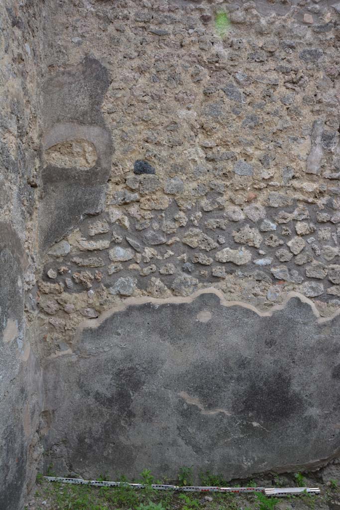 IX.5.2 Pompeii. May 2017. Room ‘y’, west wall in south-west corner.
Foto Christian Beck, ERC Grant 681269 DÉCOR.