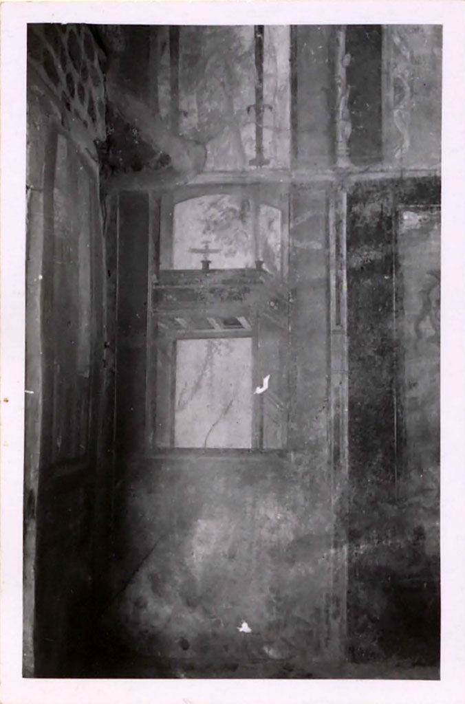 IX.5.2 Pompeii. Pre-1942. Room 20, west wall in south-west corner.
See Warscher, T. 1942. Catalogo illustrato degli affreschi del Museo Nazionale di Napoli. Sala LXXX. Vol.2. Rome, Swedish Institute.