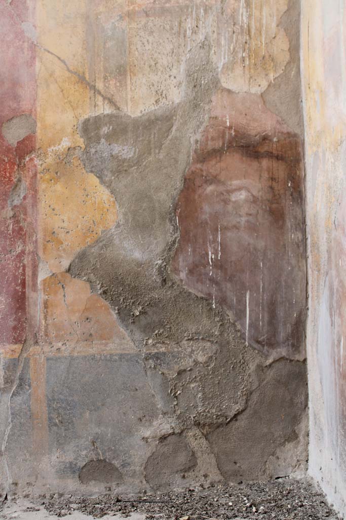 IX.5.2 Pompeii. May 2019. Room ‘u’, west wall and zoccolo at north end.
Foto Christian Beck, ERC Grant 681269 DÉCOR.