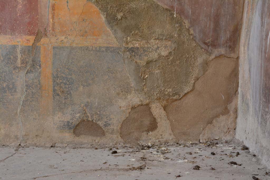IX.5.2 Pompeii. March 2017. Room ‘u’, detail of zoccolo on west wall in north-west corner.
Foto Christian Beck, ERC Grant 681269 DÉCOR.