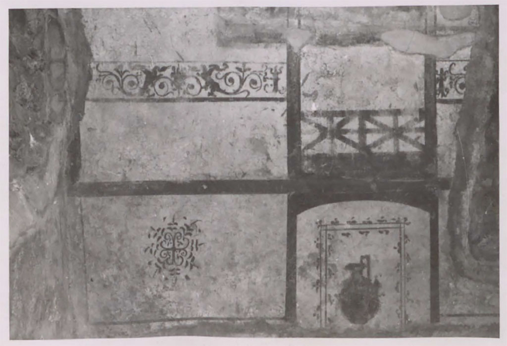 IX.5.2 Pompeii. Pre-1942. Room ‘c’, remaining painted decoration from lower south wall. 
See Warscher, T. 1942. Catalogo illustrato degli affreschi del Museo Nazionale di Napoli. Sala LXXX. Vol.2. Rome, Swedish Institute.
DAIR 40.806.  Photo © Deutsches Archäologisches Institut, Abteilung Rom, Arkiv.
