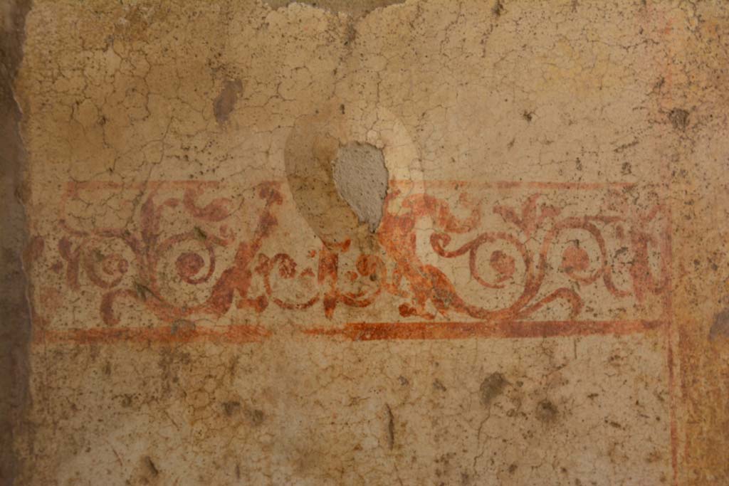 IX.5.2 Pompeii. March 2017. Room ‘c’, detail of painted decoration on west wall in south-west corner.
Foto Christian Beck, ERC Grant 681269 DÉCOR.
According to PPM –
On the west wall at the south end, yellow fascia with ‘grotesque’ figure, belonging to the second phase of decoration of the room. IV style.
See Carratelli, G. P., 1990-2003. Pompei: Pitture e Mosaici. IX (9). Roma: Istituto della enciclopedia italiana, (no.14 on p.377).
