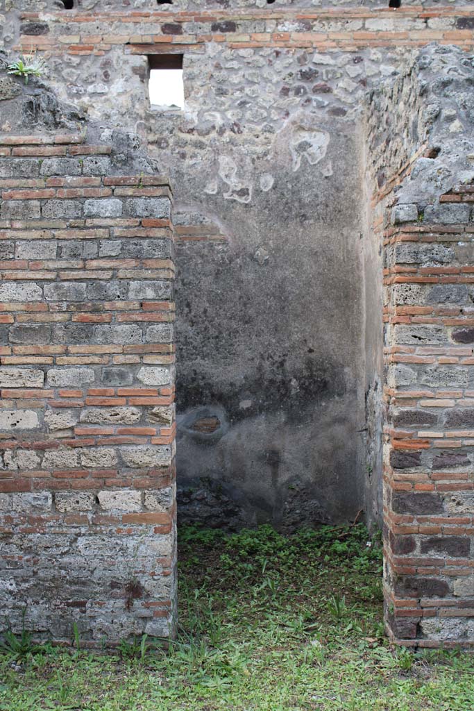 IX.5.2 Pompeii. May 2019. Room ‘g’, looking west through doorway from atrium.
Foto Christian Beck, ERC Grant 681269 DÉCOR.
