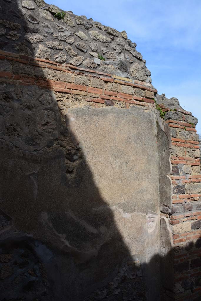IX.5.2 Pompeii. March 2017. Room ‘g’, north wall and north-east corner with doorway.
Foto Christian Beck, ERC Grant 681269 DÉCOR.