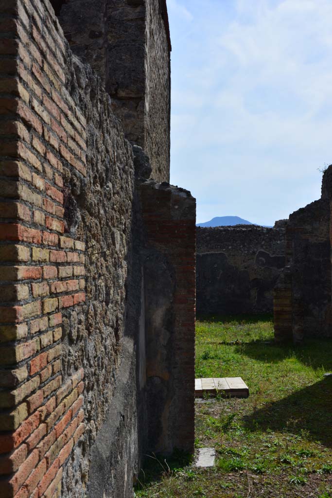 IX.5.2 Pompeii. March 2017. Room ‘k’, looking south along east wall.
Foto Christian Beck, ERC Grant 681269 DÉCOR.