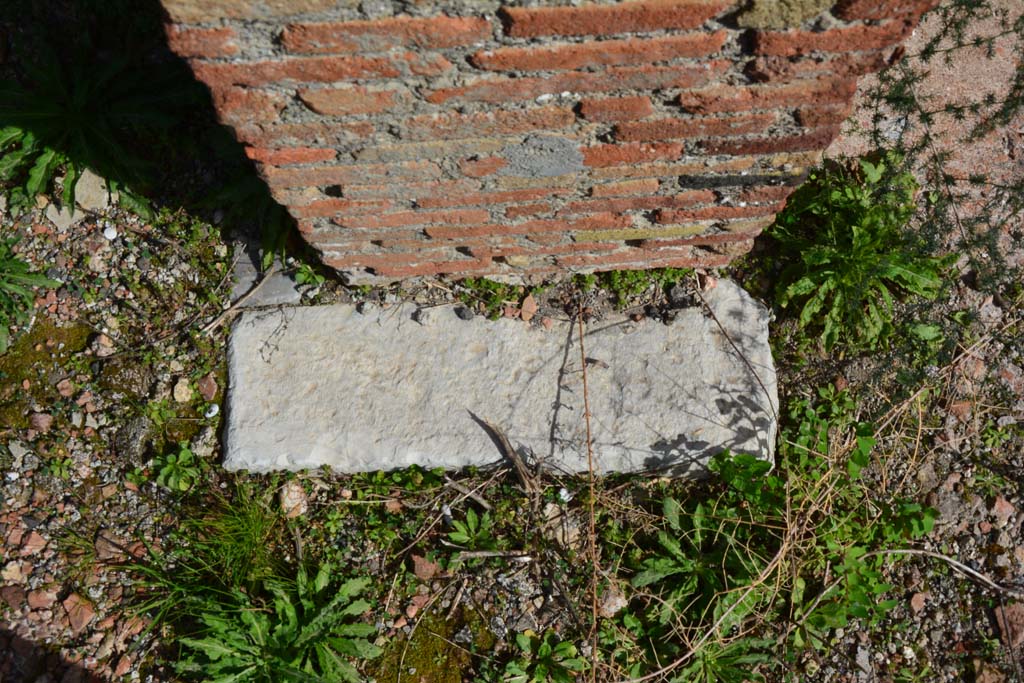 IX.5.2 Pompeii. March 2017. Room ‘k’, doorway threshold, separating from room ‘L’, on right. 
Foto Christian Beck, ERC Grant 681269 DÉCOR.