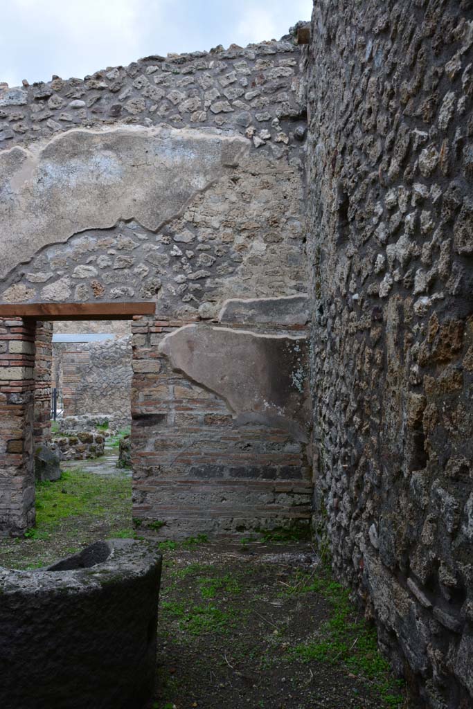 IX.5.4 Pompeii. March 2017. Room d, north wall in north-east corner.
Foto Christian Beck, ERC Grant 681269 DÉCOR.