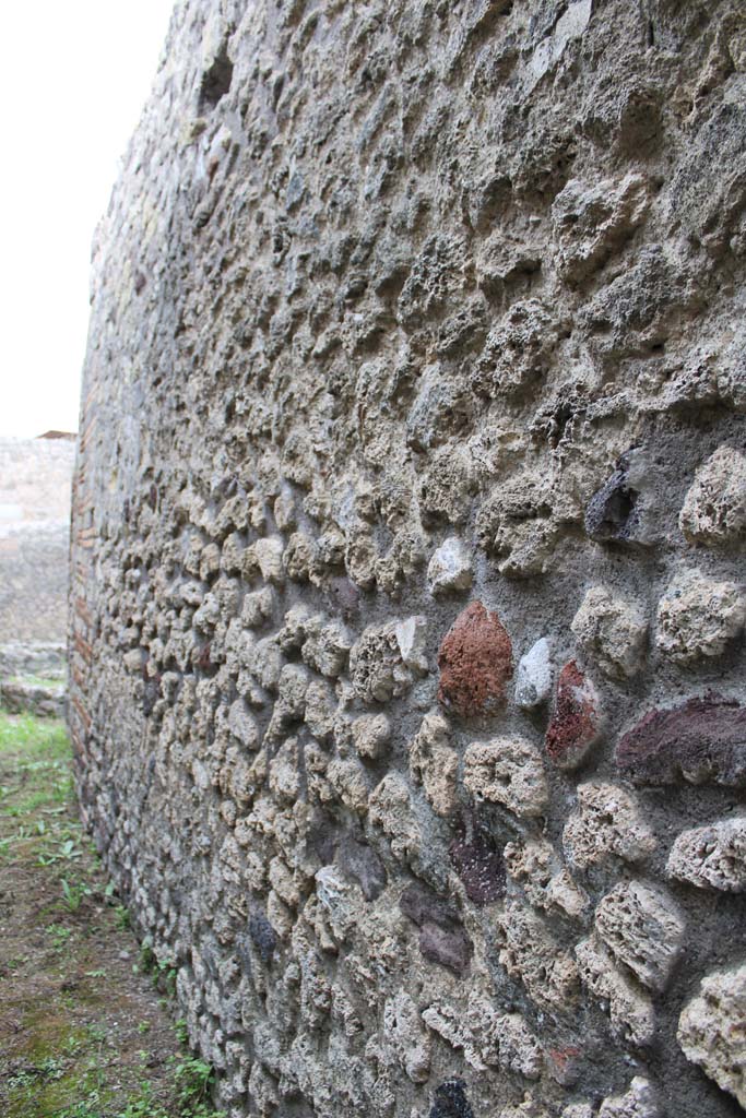 IX.5.4 Pompeii. March 2019. Room e, looking north along east wall.
Foto Christian Beck, ERC Grant 681269 DÉCOR.