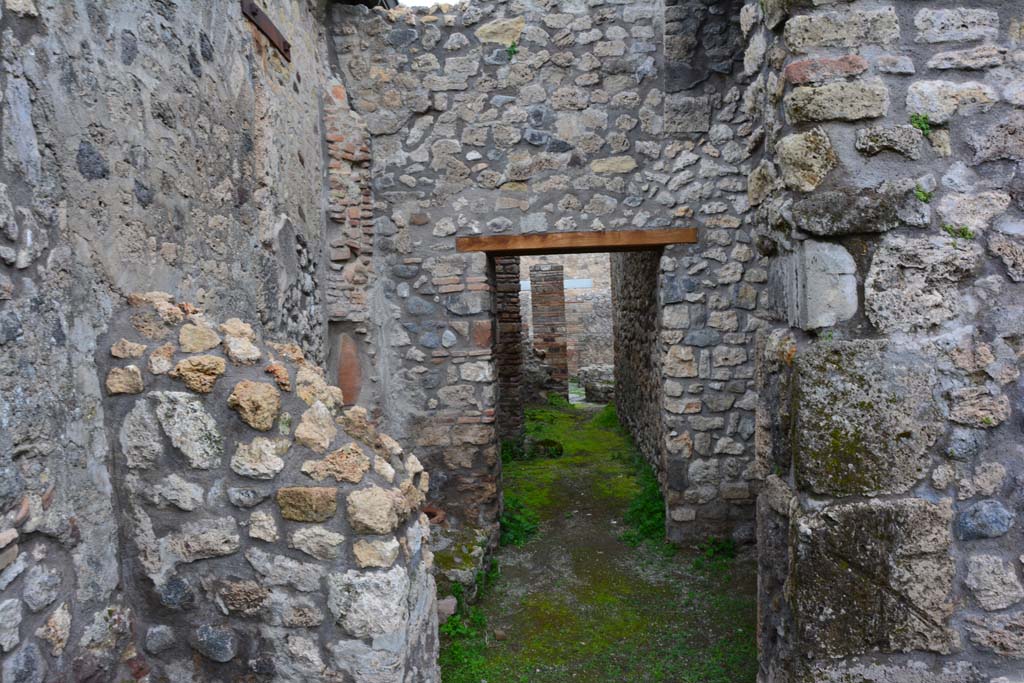 IX.5.4 Pompeii. March 2017. Room f, looking north through doorway from room g. 
Foto Christian Beck, ERC Grant 681269 DÉCOR.