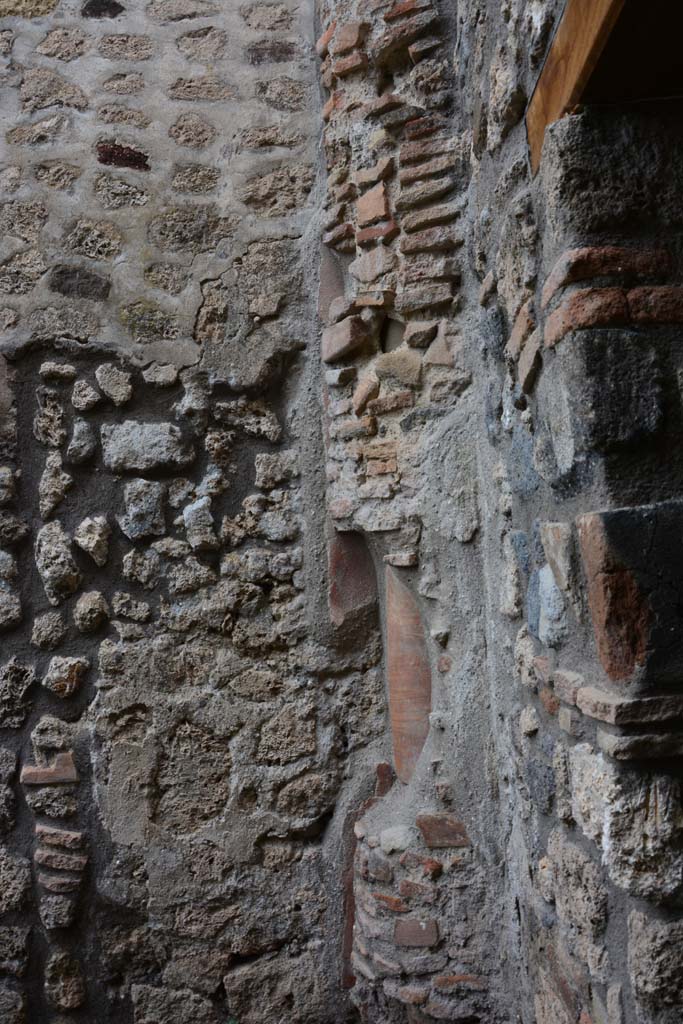 IX.5.4 Pompeii. March 2017. Room f, looking west in north- west corner. 
Foto Christian Beck, ERC Grant 681269 DÉCOR.