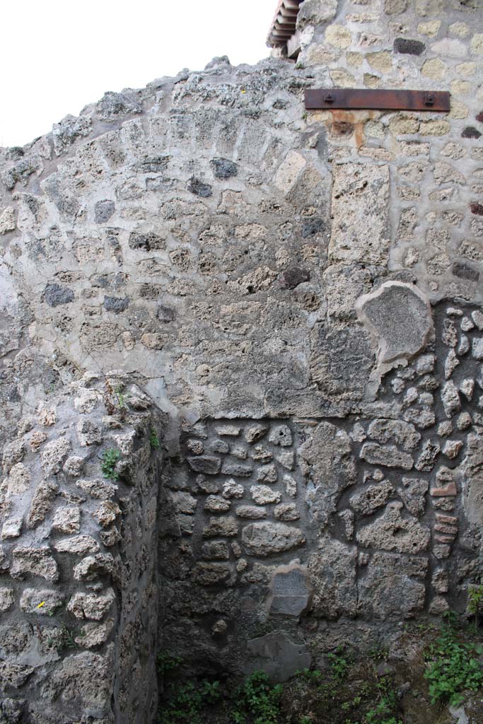 IX.5.4 Pompeii. March 2019. Room f, looking towards west wall.
Foto Christian Beck, ERC Grant 681269 DÉCOR.