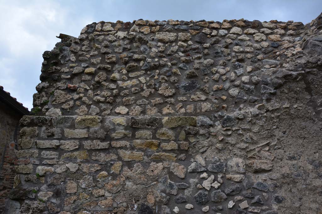 IX.5.4 Pompeii. March 2017. Room g, detail of upper north wall, on east side of doorway from room f.
Foto Christian Beck, ERC Grant 681269 DÉCOR.