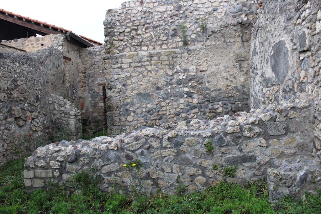 IX.5.4 Pompeii. March 2019. Room h, north wall on east side of doorway to room g.
Foto Christian Beck, ERC Grant 681269 DÉCOR.