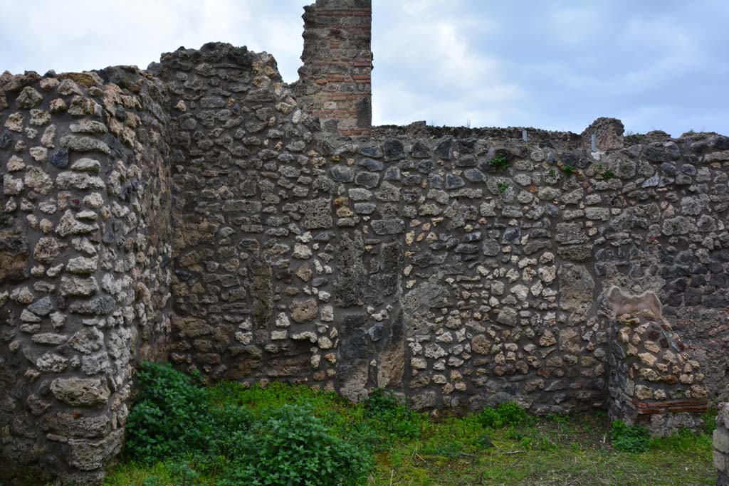IX.5.4 Pompeii. March 2017. Room h, looking west towards south-west corner and west wall.
Foto Christian Beck, ERC Grant 681269 DÉCOR.